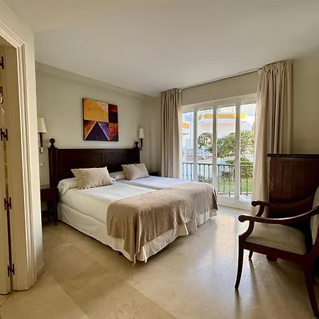 De Lujo Alanda Club Apartamento
